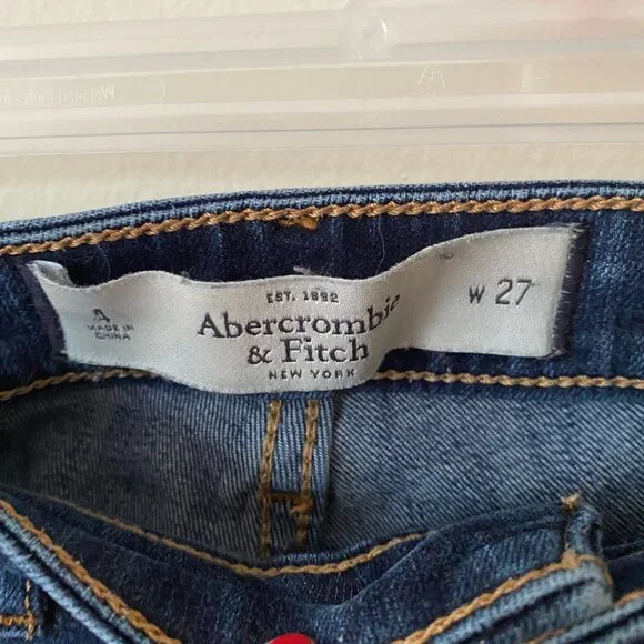 Women's Abercrombie & Fitch Dark Washed Denim Jeans - Picture 4 of 6